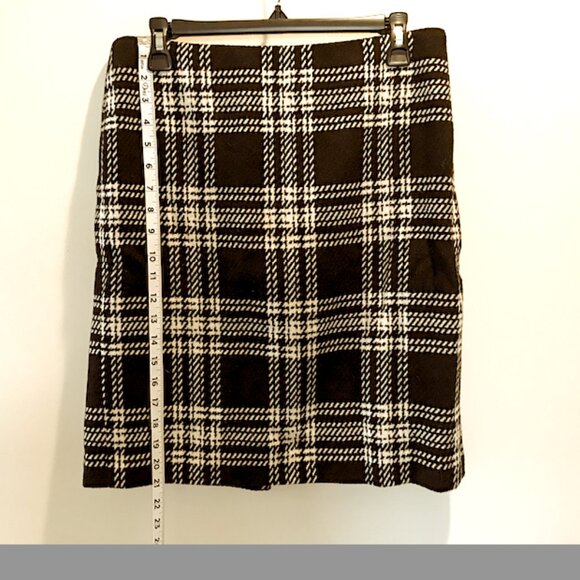 Talbots - Classic black & white plaid wool 21 inch pencil skirt, size 10p - Picture 2 of 8